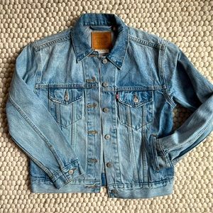 Levi Jean jacket size small